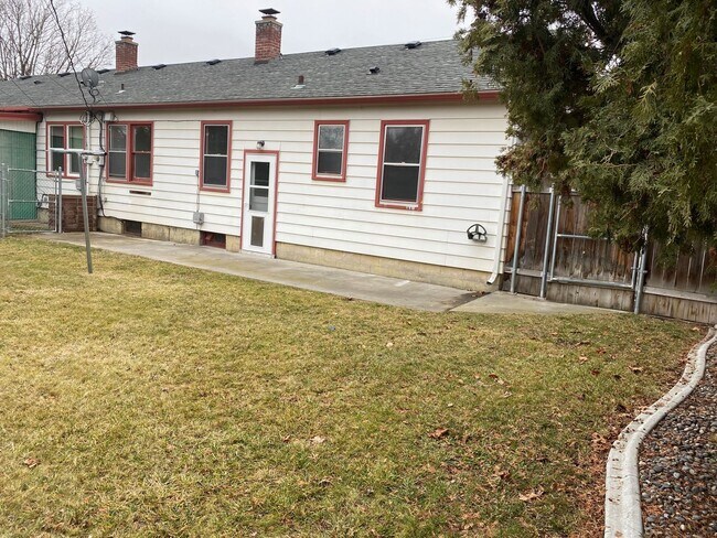 Foto del edificio - 2 Bed 1 Bath Home in the Heart of Richland