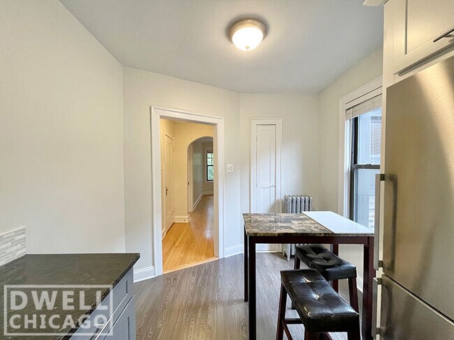 Building Photo - 4300 N Hermitage Ave