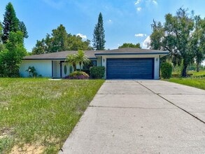 Building Photo - 5 Nottingham Way