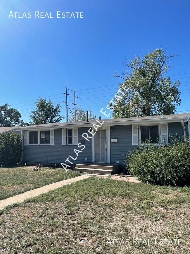Building Photo - 3-bedroom, 1-bathroom house WITH BIG BACKY...