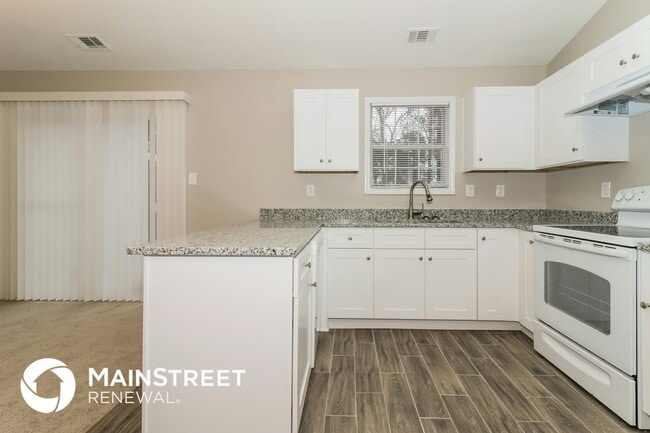Building Photo - 2401 Bethune Cir