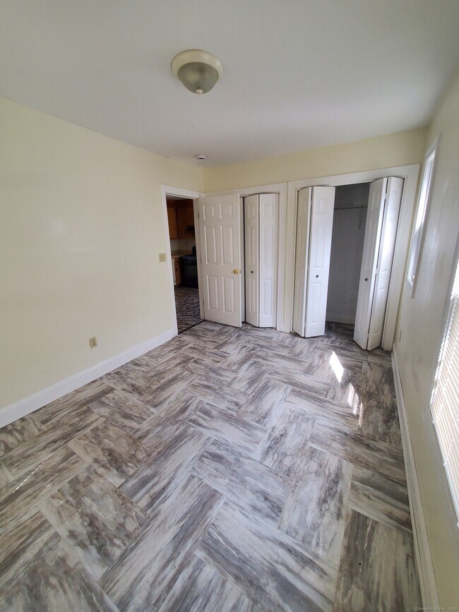 Foto del edificio - 838 Winchester Ave