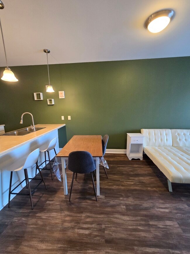 Building Photo - 5570 Centre Ave