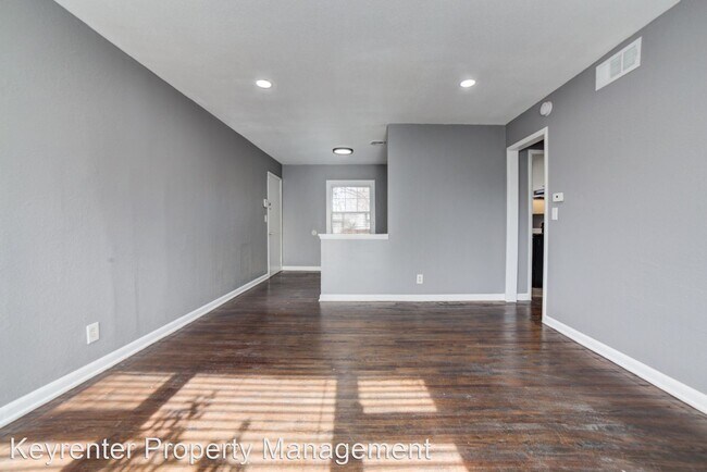Building Photo - 3 br, 1 bath House - 319 W 50th St N