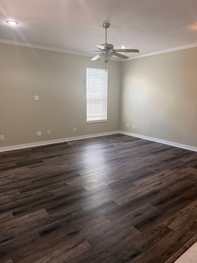 Building Photo - 3704 Tiki Dr