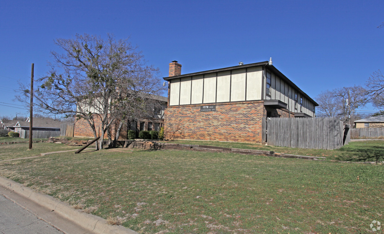 Primary Photo - Hulen Townhomes