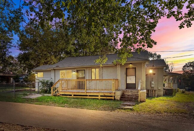 Building Photo - Newly renovated 3 bedroom 2 bath home.