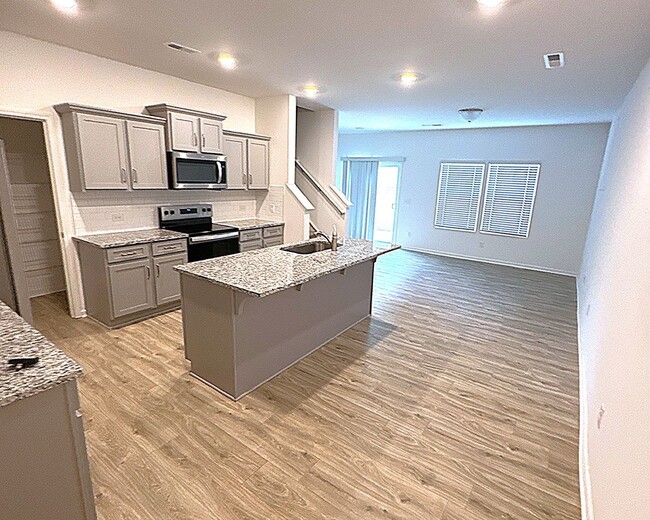 Foto del edificio - 3br 2.5 with 1 car garage Townhome communi...