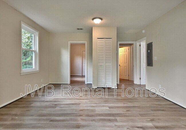 Foto del edificio - 1342 W 30th St