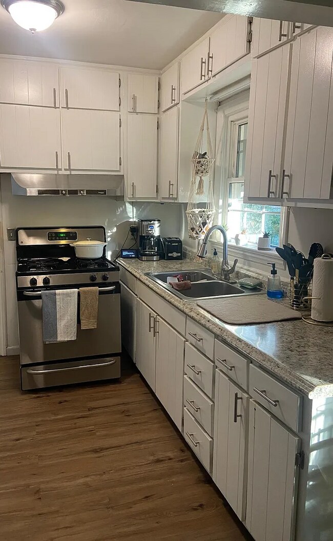 Building Photo - 1740 Crestridge Dr SE