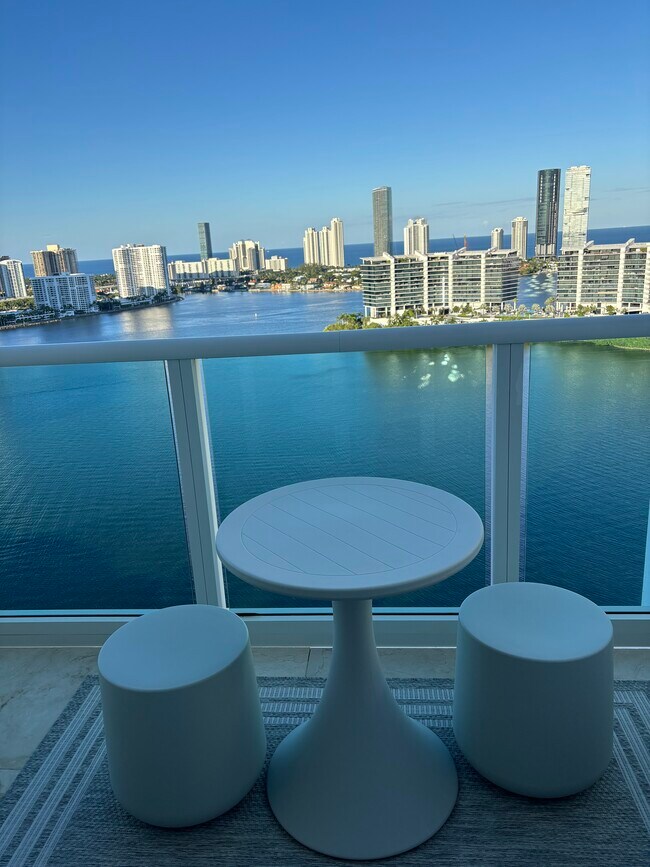 Foto del edificio - 3301 NE 183rd St