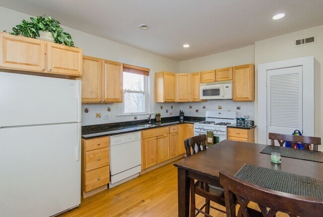Photo - 126 Minden St Townhome