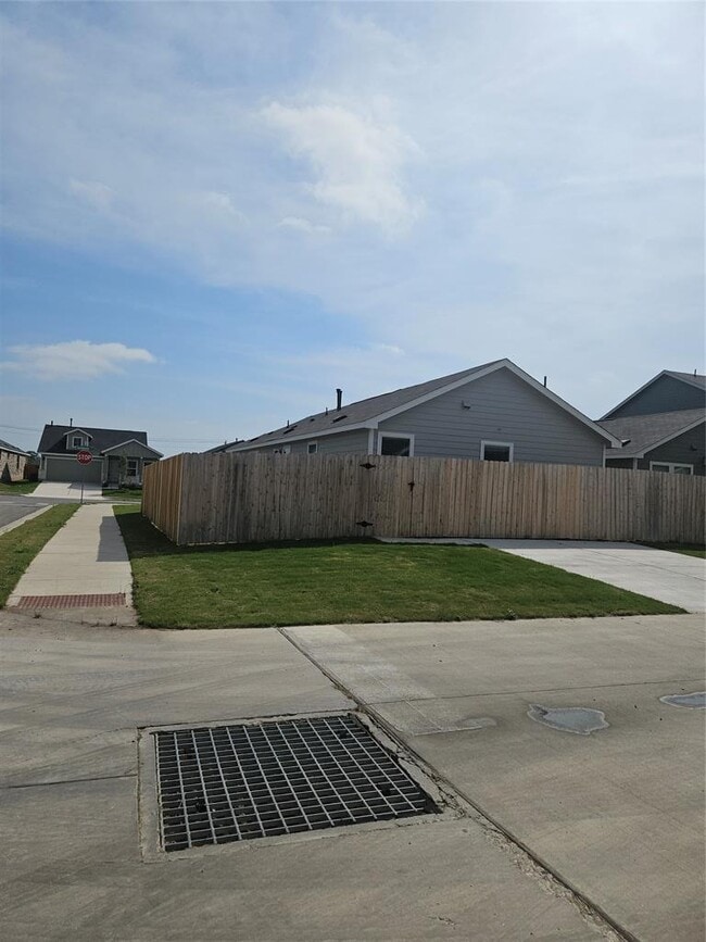 Building Photo - 144 Sormonne Lp