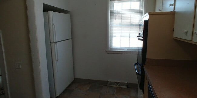 Building Photo - 3905 E Antisdale Rd