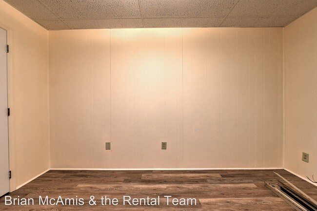 Building Photo - 800 Crestview Dr