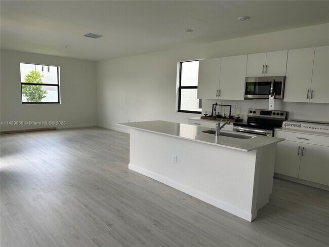 Building Photo - 3508 W 108th St