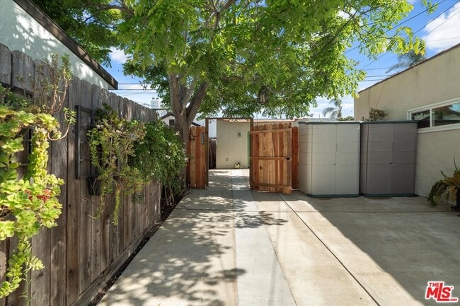 Photo - 3156 W 74th St Apartment