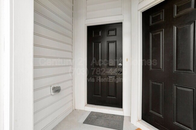 Foto del edificio - 24676 Hutchinson Farm Dr