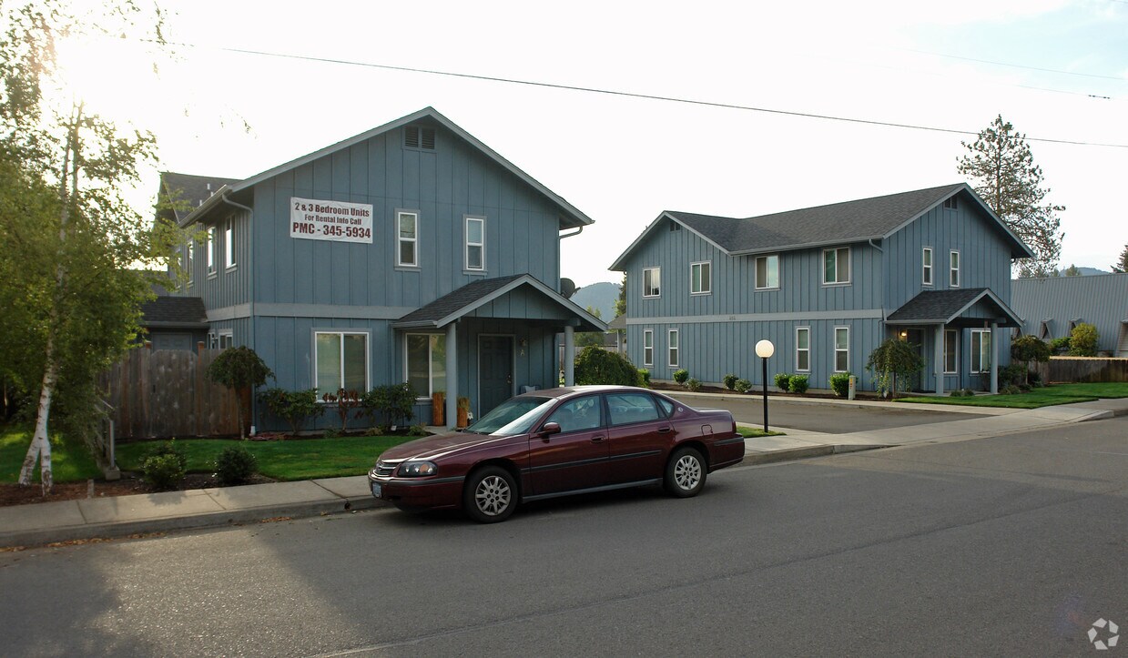 Foto del edificio - 408-484 Holbrook Ln