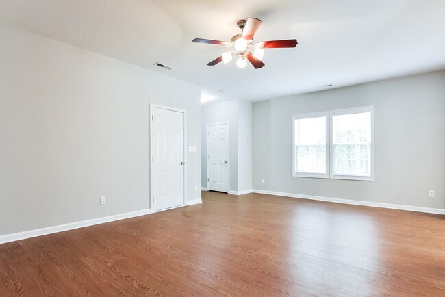 Building Photo - 402 Star Ruby Dr