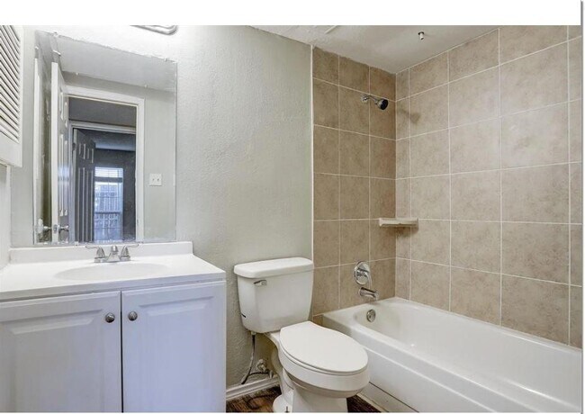 Foto del edificio - 9550 Deering Dr