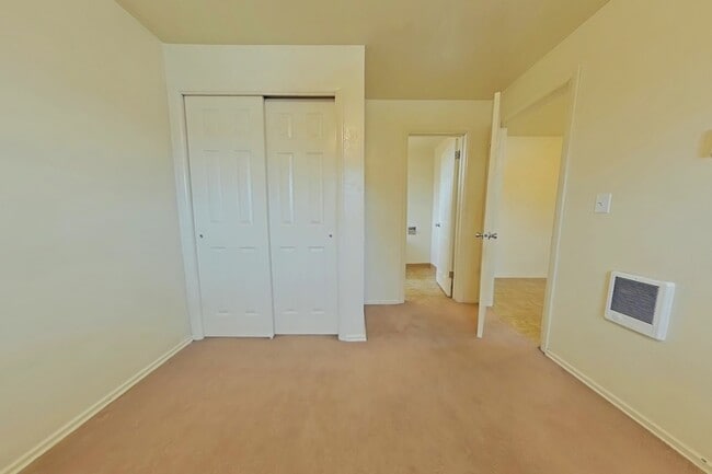 Building Photo - 1 Bedroom Apartment ~ Close to 9th St ~ Ca...
