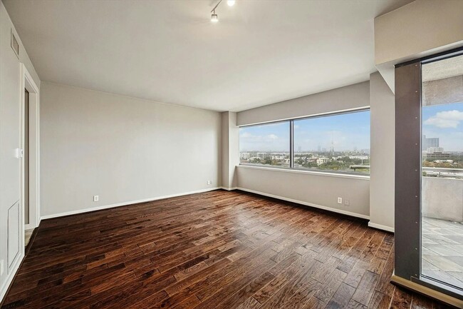 Foto del edificio - 5000 Montrose Blvd