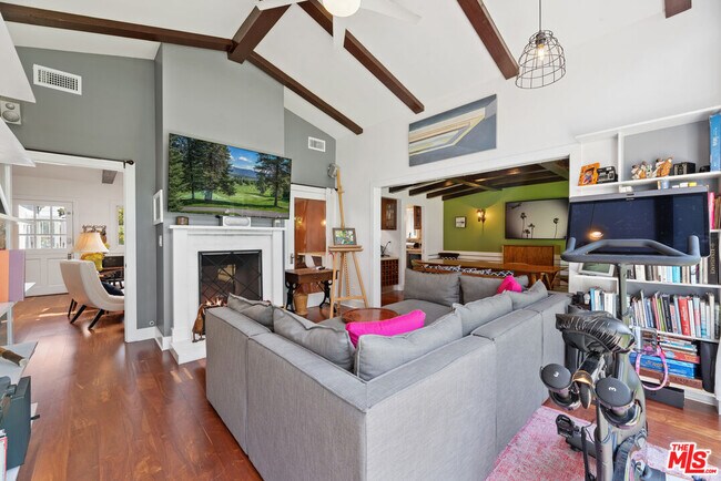 Foto del edificio - 10521 Cushdon Ave