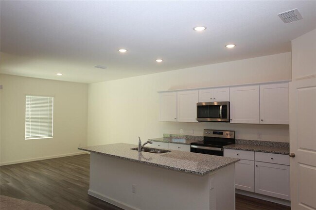 Foto del edificio - 713 Cedar Elm Dr