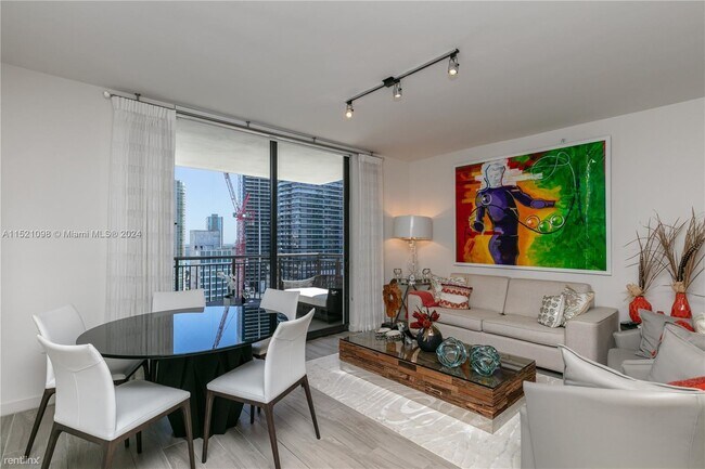 Building Photo - 3 br, 2 bath House - 999 SW 1st Ave Apt 23...