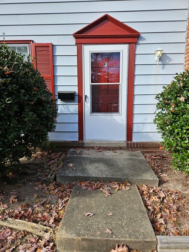 Building Photo - 408 Savage Dr