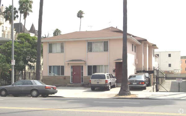 Foto del edificio - 5958-5958 1/2 Franklin Ave