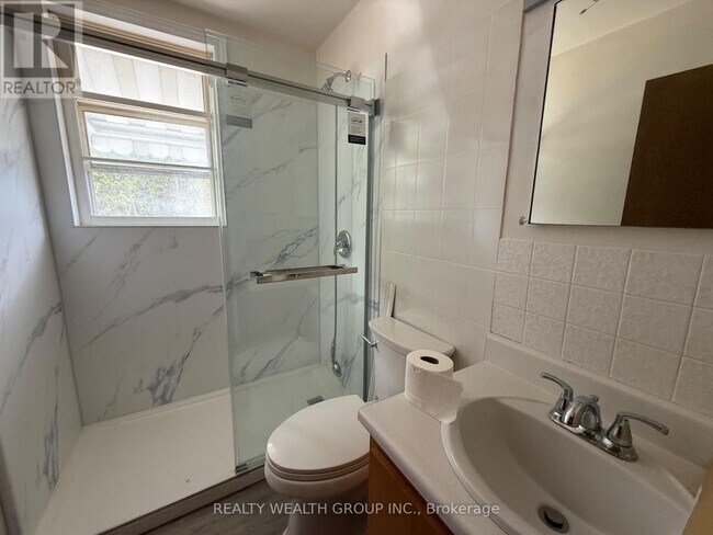Photo du bâtiment - 12190 Warden Ave.