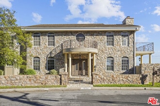 Building Photo - 1036 El Medio Ave