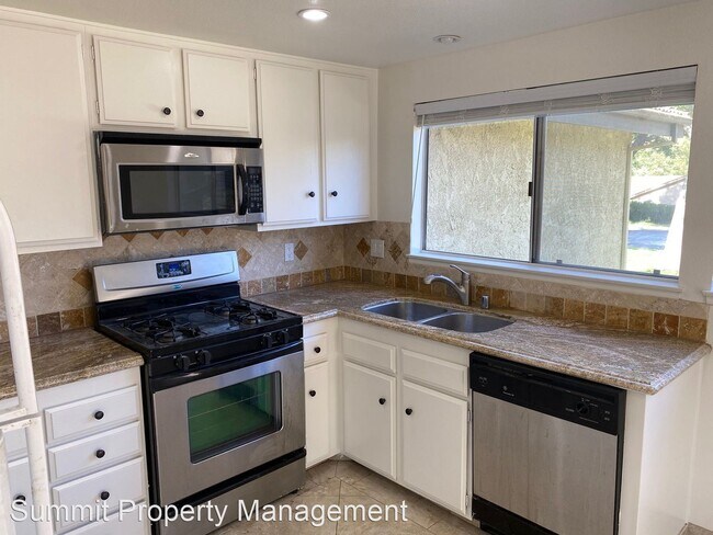 Foto del edificio - 2 br, 1 bath House - 111 N. Sparrowhawk Lane