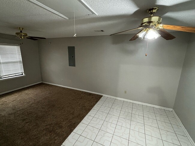 Foto del edificio - 867 Birchwood Ln