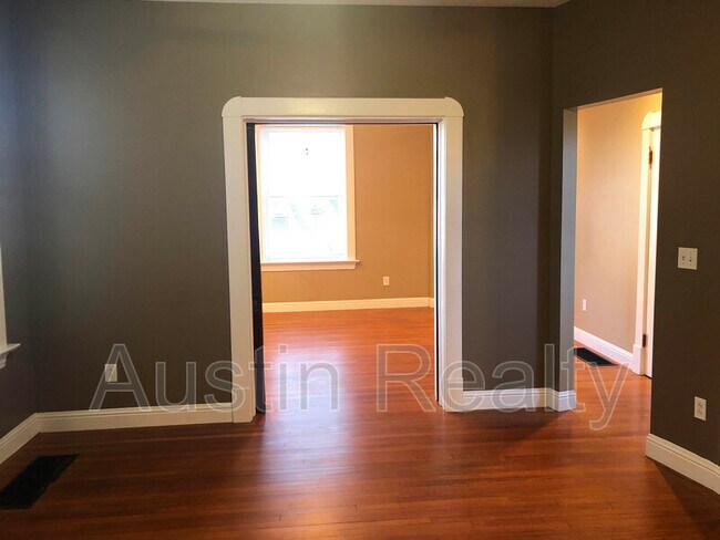 Foto del edificio - 3138 Sutton Blvd