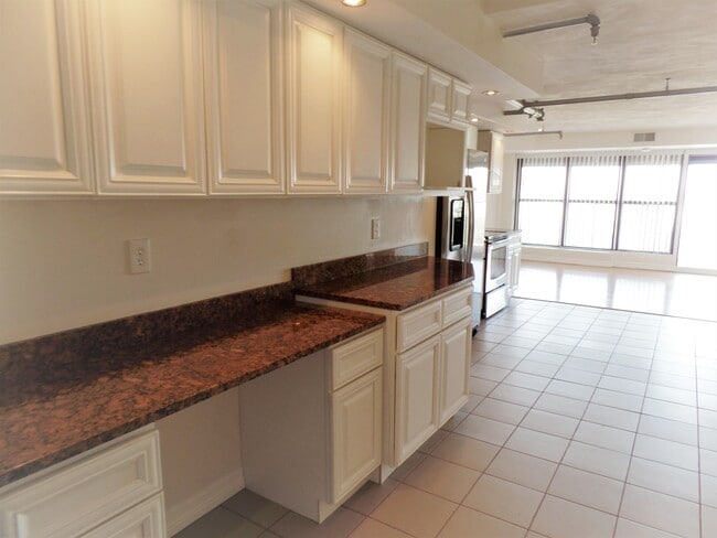 Building Photo - Gallery 3450