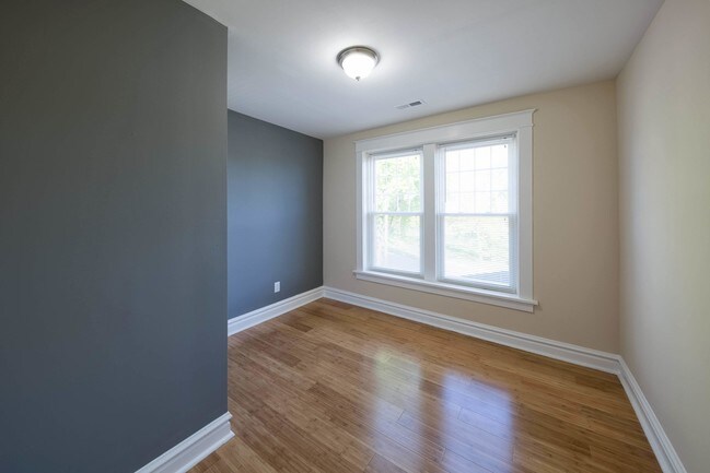 Foto del edificio - 1061 McCausland Ave