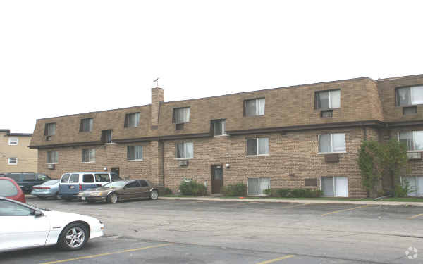 Primary Photo - 600-606 W Pickwick Ct