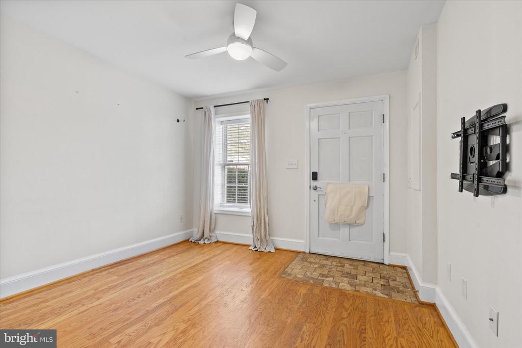 Primary Photo - 1316 Cameron St