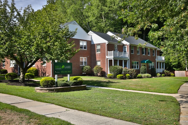 Building Photo - Bell Lake Apartments