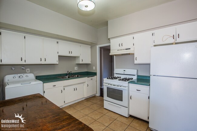 Foto del edificio - Charming & Spacious 3Bdm 2Ba Home with Private Yard in Las Vegas.