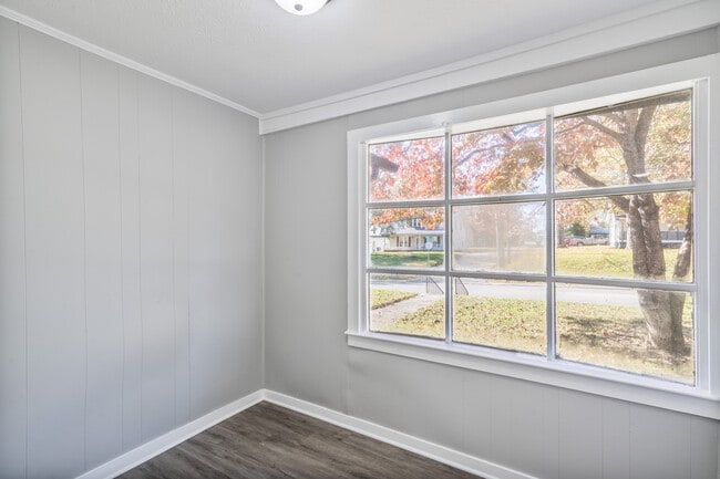 Foto del edificio - 611 E Main St