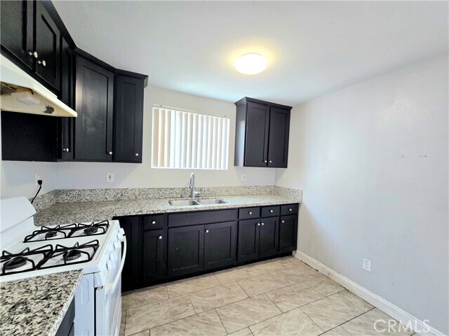 Foto del edificio - 715 W 58th St