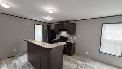 Building Photo - 5913 W Maple St