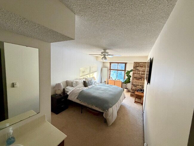 Foto del edificio - 3720 Independence Ave S