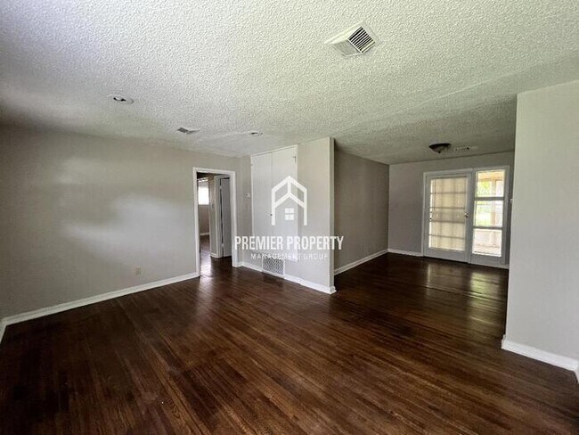 Foto del edificio - 4777 Helene Rd