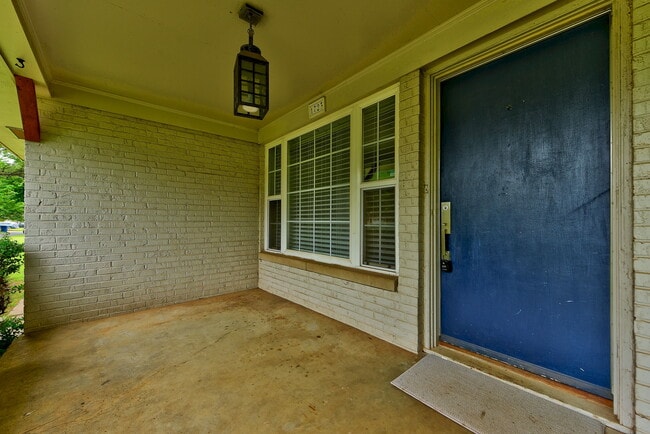 Photo - 1723 Churchill Way House