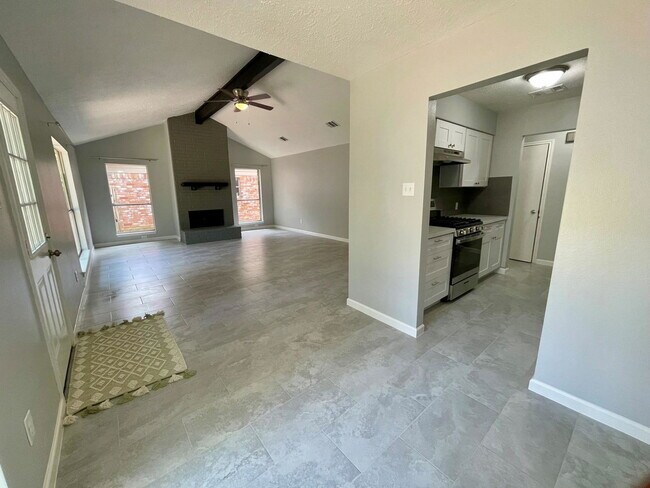 Building Photo - 150 W Woodstock Cir Dr